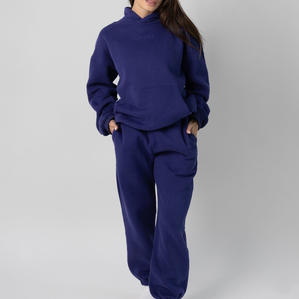 NIB Comfrt Signature sweatshirt and sweatpants set